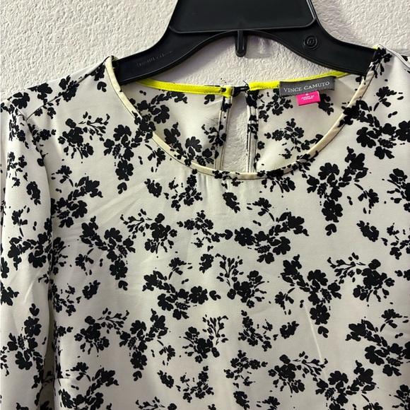 Vince Camuto Women's Printed Tiered-Bell-Sleeve Top White Birch S - Picture 8 of 14